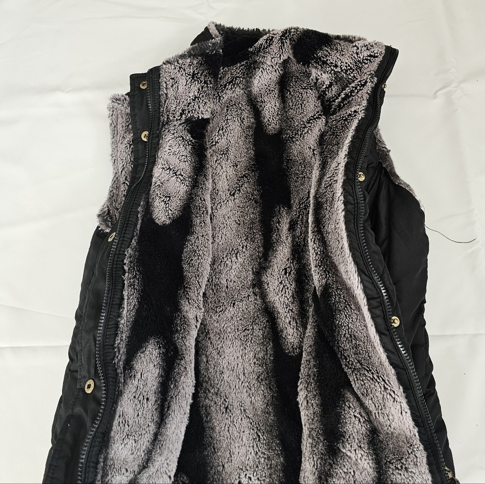 Black Quilted Faux Fur Lined Vest Gold Snaps - Picture 6 of 11